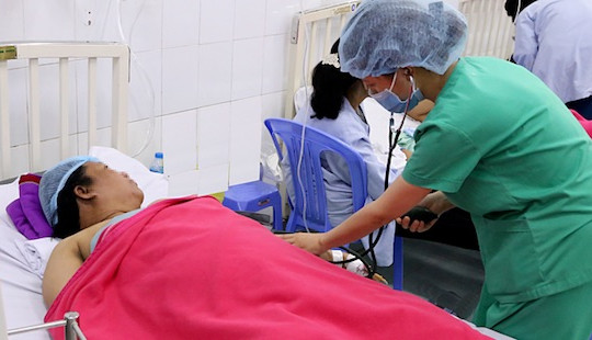 Báo động đỏ trong đêm cứu sống mẹ con sản phụ bị tiền sản giật nặng