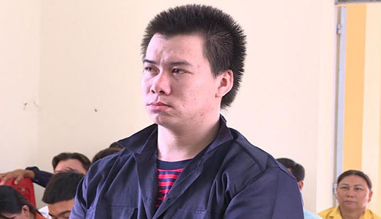 Lợi dụng vắng khách, xông vào hiếp dâm chủ quán cà phê
