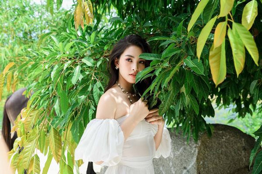 Hoa hậu Tiểu Vy đẹp thuần khiết ở tuổi 19