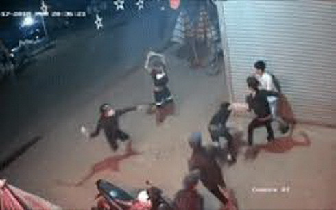 Mâu thuẫn khi đi hát karaoke, một người nước ngoài bị chém tử vong