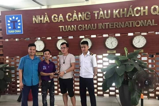 Cảng tầu khách quốc tế Tuần Châu trả lại ví tiền khách bỏ quên khi tham quan Vịnh Hạ Long