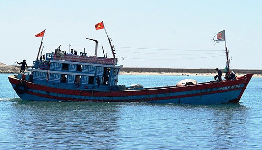 Quảng Ngãi: Cứu vớt 22 ngư dân nước ngoài bị nạn trên biển