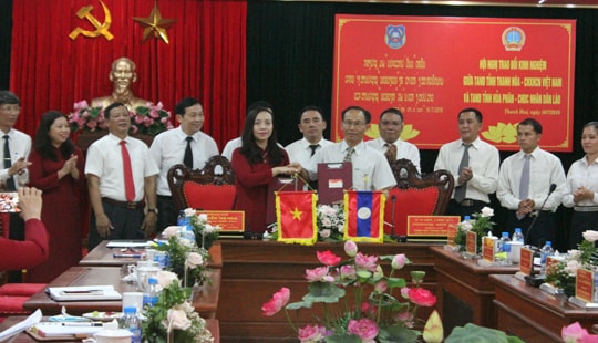 Trao đổi kinh nghiệm giữa TAND tỉnh Thanh Hóa và TAND tỉnh Hủa Phăn-Lào