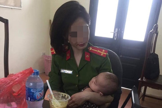 Người đàn ông bế con 7 tháng tuổi lên cầu Nhật Tân để tự tử