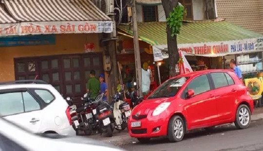 Chồng sát hại vợ trước cửa ga vì mâu thuẫn rồi bỏ trốn