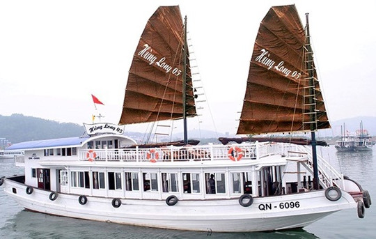 Thuyền viên tàu du lịch quay lén khách tắm tráng trong nhà vệ sinh