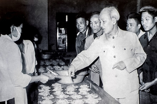 Xây dựng ý thức tôn trọng nhân dân, phát huy dân chủ, chăm lo đời sống nhân dân trong giai đoạn hiện nay