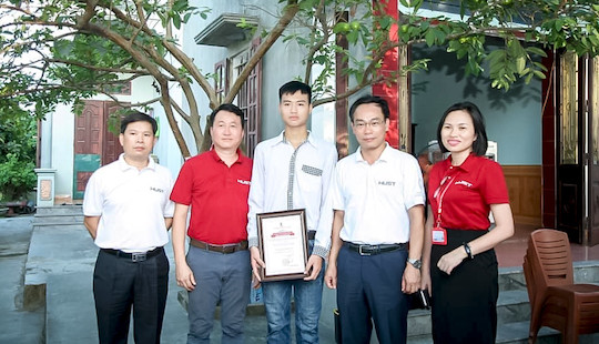 Thủ khoa khối A nhận học bổng tài năng của ĐH Bách khoa Hà Nội
