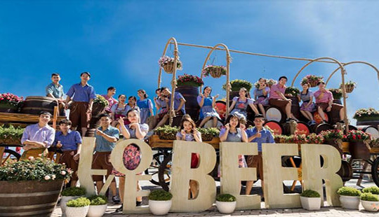 Say men bia Đức chính hiệu tại “Oktoberfest phiên bản Bà Nà”