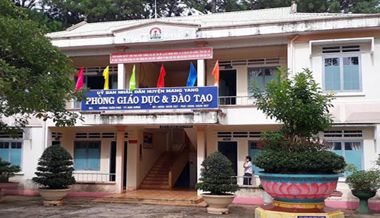 Xem xét luân chuyển Trưởng phòng giáo dục vì “lùm xùm chuyện gia đình”