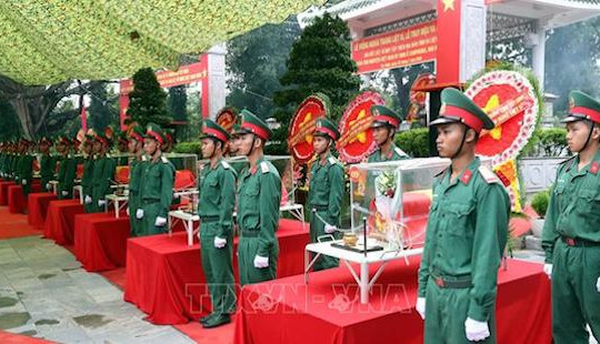 Chủ tịch Quốc hội dự Lễ truy điệu và an táng hài cốt các liệt sĩ tại Tây Ninh