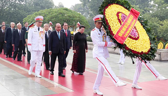 Lãnh đạo Đảng, Nhà nước đặt vòng hoa tưởng niệm các Anh hùng liệt sỹ