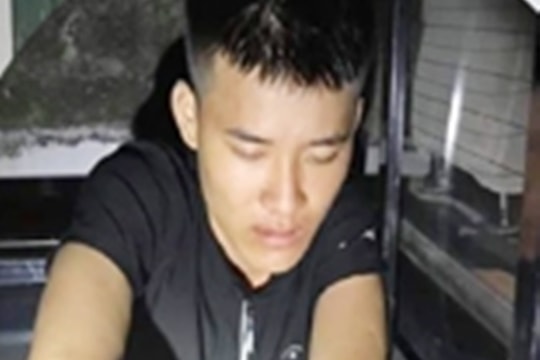 Tạm giữ nam thanh niên đâm chết bạn gái trong phòng trọ