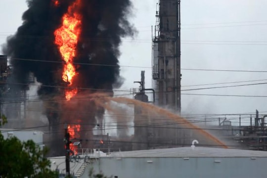 Mỹ: Cháy nổ kinh hoàng tại nhà máy của ExxonMobil