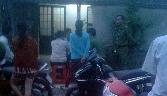 Bắt kẻ dùng dây dù siết cổ bạn gái đến chết vì tin nhắn lạ