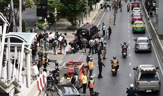 Thủ đô Bangkok rung chuyển vì hàng loạt vụ nổ bom tự chế