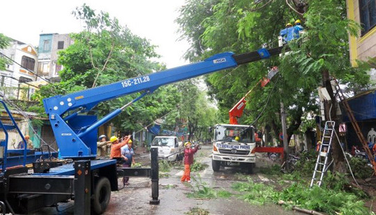 Ảnh hưởng của bão số 3, hơn 294 nghìn khách hàng phải tạm cắt điện