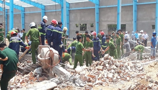Sự cố sập tường khiến 7 người chết: Nhiều đơn vị có sai phạm