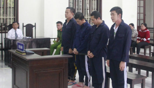 Lừa bán “thiên thạch” tiền tỉ, 4 người lãnh án