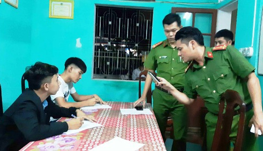 Đốt lửa trại trong rừng đặc dụng, 2 thanh niên bị phạt tiền