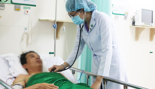 Sốc tim 50 lần cứu người đàn ông ngưng tim, ngưng thở