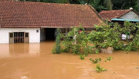 Đồng Nai: Hàng trăm ngôi nhà bị ngập sâu trong nước