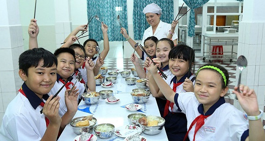 Thứ trưởng Bộ GD-ĐT: Học sinh sẽ hạnh phúc nhất khi được học ở gần nhà, gần bố mẹ