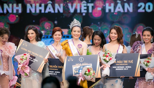 Đóa mẫu đơn đã tỏa sáng trong đêm chung kết Hoa hậu doanh nhân Việt Hàn 2019