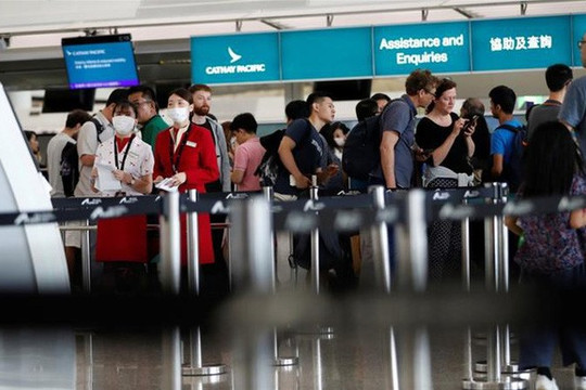 Sân bay quốc tế Hong Kong nối lại hoạt động sau biểu tình