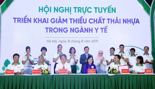 Ngành y tế vào cuộc "nói không với rác thải nhựa"