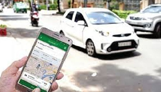Đề xuất taxi công nghệ phải dán chữ phản quang "xe hợp đồng" thay cho "gắn mào"
