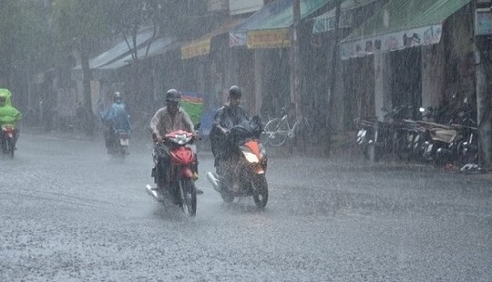 Chiếu tối nay Hà Nội mưa giông, khả năng xảy ra lốc, sét