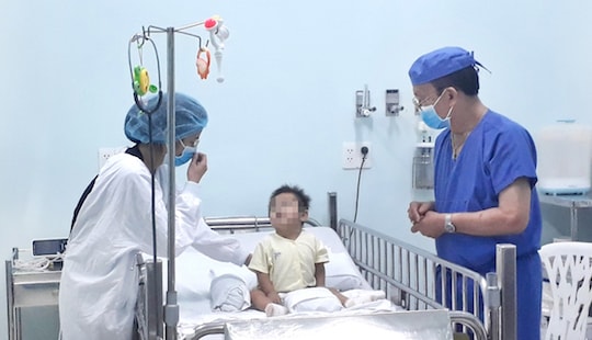 Ông nội hiến gan cứu cháu sinh non bị suy gan giai đoạn cuối