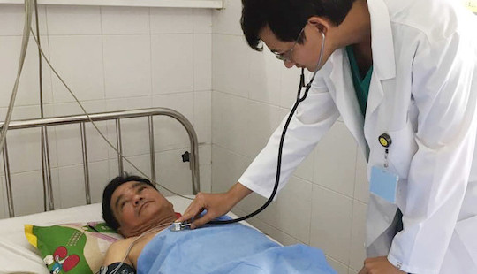 Cứu sống bệnh nhân người Singapore bị nhồi máu cơ tim cấp