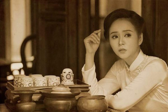 Nét duyên thầm của thiếu nữ Hà Nội xưa qua tà áo dài trắng trong