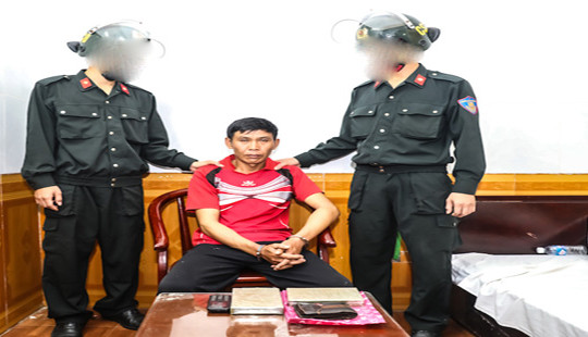 Bắt đối tượng người Lào, thu giữ 2 bánh heroin