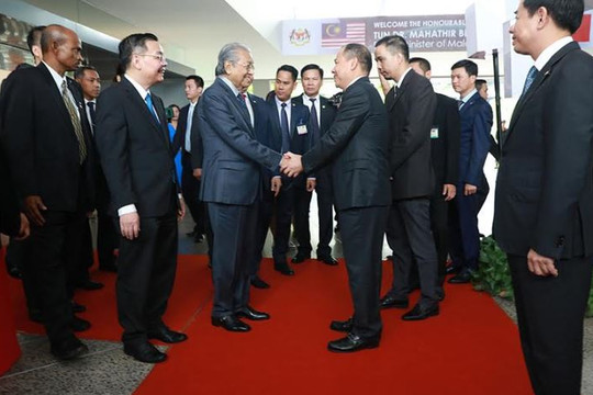 Thủ tướng Malaysia: “Xe VinFast rất khỏe, thiết kế đẹp, êm như xe điện”