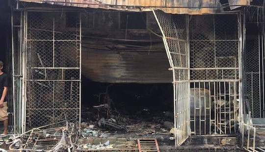 Cháy nhà lúc rạng sáng, 2 mẹ con tử vong