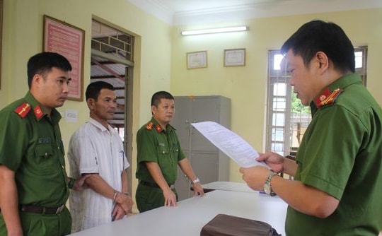 Vụ tạt axit nữ phụ bếp tại Hòa Bình: Khởi tố kẻ chủ mưu