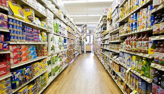 Hoạt động thương mại dịch vụ tăng nhẹ trong tháng Tám