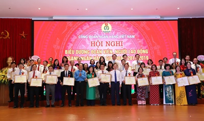 Những bông hoa đẹp ngành ngân hàng