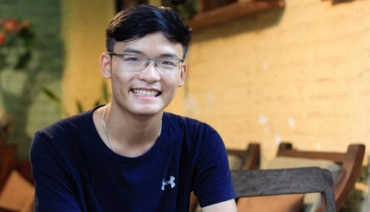 Chàng sinh viên năm cuối ĐH Ngoại thương Hà Nội giành Huy chương Đồng Excel thế giới