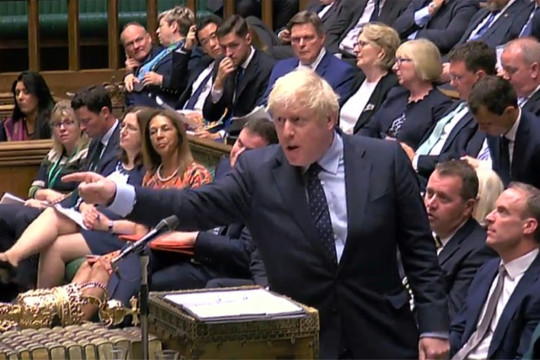 Thủ tướng Anh Boris Johnson đối mặt với trận chiến Brexit mới sau thất bại
