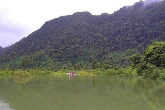 Quảng Bình, Quảng Trị: Hoãn khai giảng ở những trường bị ngập lụt