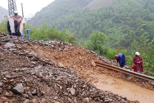 Quảng Trị: Khẩn trương thực hiện công tác di dời dân ra khỏi vùng bị ngập lụt