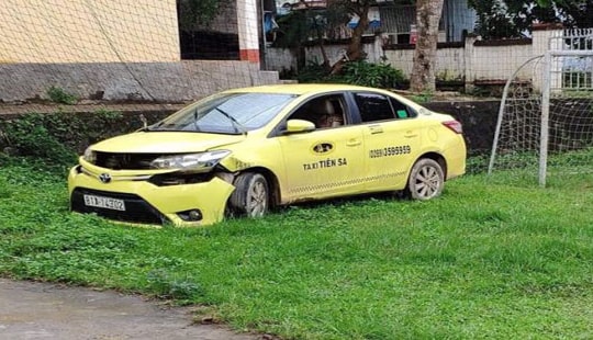 Hai thanh niên dùng súng cướp taxi trong đêm