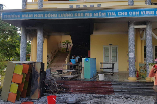 Trường mầm non bốc cháy, sơ tán gần 120 học sinh