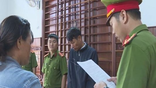 Đắk Lắk: Bắt chủ xưởng gỗ tàng trữ hàng chục khối gỗ lậu