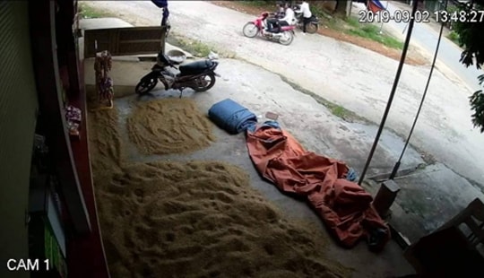 Gây tai nạn giao thông, 2 thanh niên bỏ chạy khỏi hiện trường