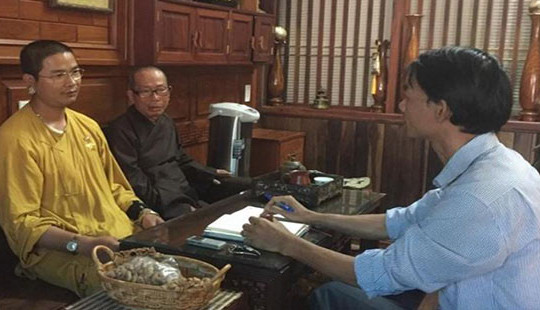 Sư thầy đập phá xe ô tô vì không cho vượt có tâm lý bất thường?